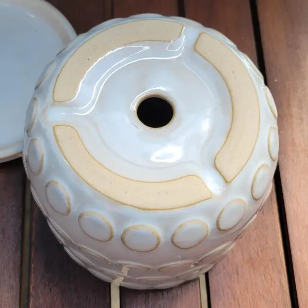 Neutral dotted planter with drip tray - Image 3